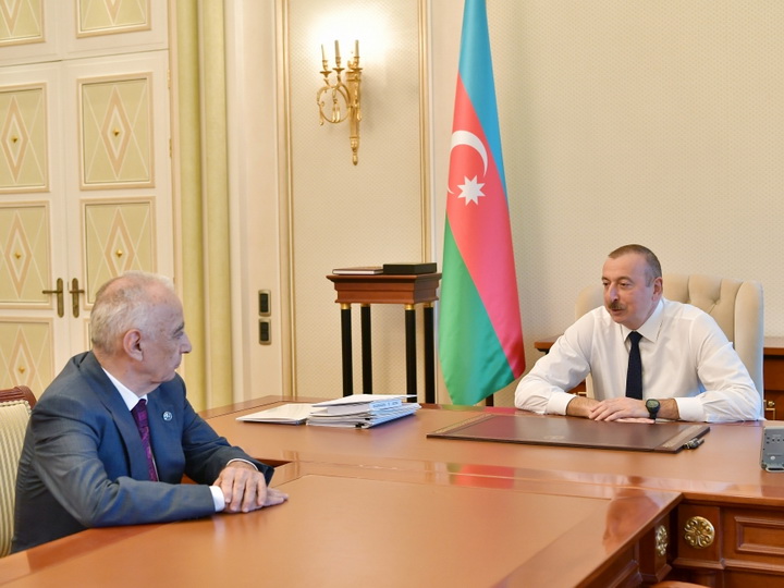 Президент Ильхам Алиев принял заместителя премьер-министра Гаджибалу Абуталыбова в связи с поданным им заявлением об освобождении от должности - ВИДЕО