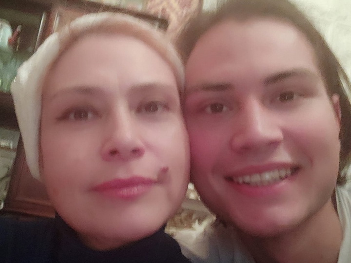 Маме Джавида Гаджиева передали подарки, которые ее сын хотел привезти ей из Германии – ФОТО