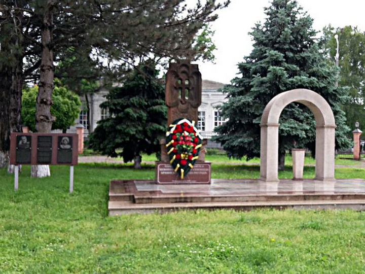 Азербайджанка из Москвы подготовила петицию с призывом демонтировать мемориальную доску Гарегина Нжде в Армавире