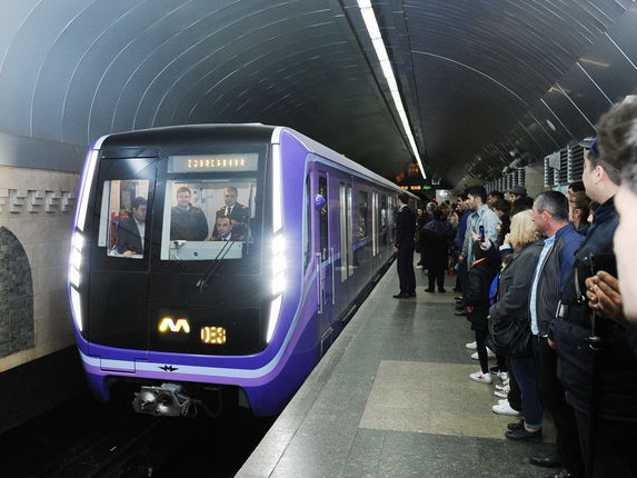 В ближайшие годы Бакметрополитен получит 12 новых суперсовременных составов метро – ФОТО