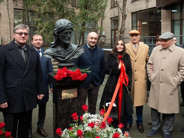 Moskvada İmadəddin Nəsiminin heykəlinin açılışı olub - FOTO