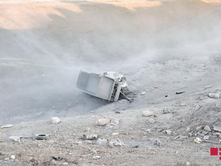 В Шамахы грузовик рухнул в овраг с 45-метровой высоты - ФОТО