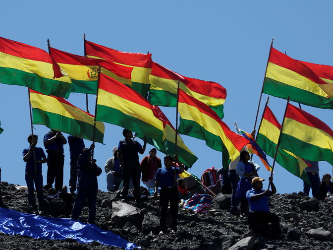 Оппозиция в Боливии захватила государственную радиостанцию и гостелеканал