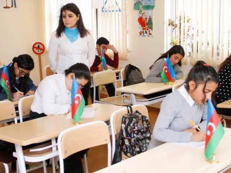 У азербайджанских школьников начнутся осенние каникулы