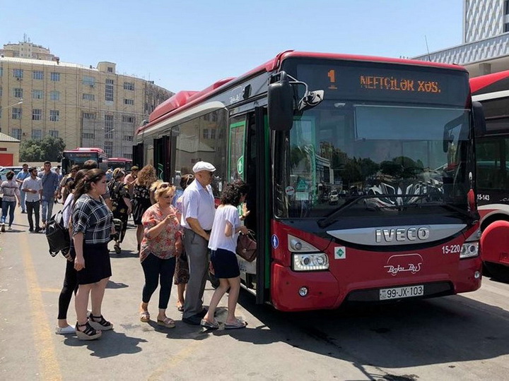 В Азербайджане предлагают освободить пенсионеров от уплаты за проезд на общественном транспорте