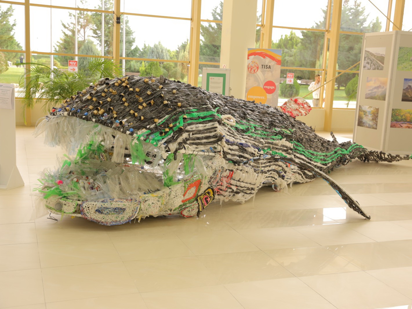 Экспозиция «Из отходов в искусство» на выставке Caspian Ecology – ФОТО
