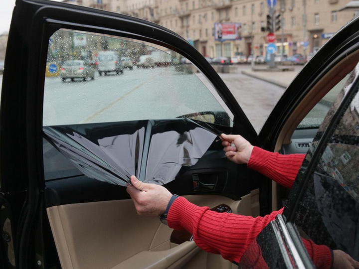 В Азербайджане вступил в силу запрет на использование шторок в автомобилях