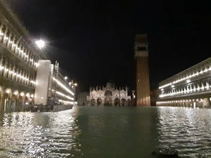 В Венеции ввели режим ЧП после наводнения