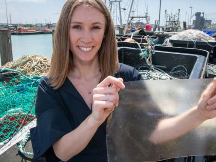 Биоразлагаемый пластик из рыбьей чешуи: Инновация британского изобретателя отмечена премией – ФОТО – ВИДЕО