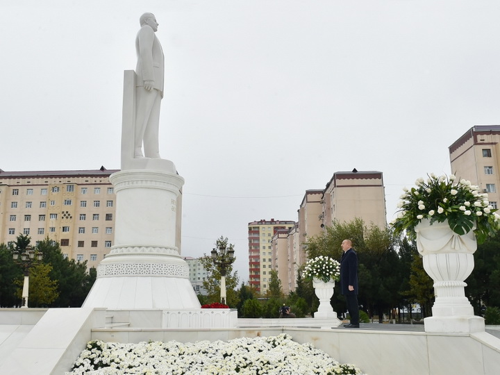 Президент Ильхам Алиев посетил памятник великому лидеру в Сумгайыте - ФОТО