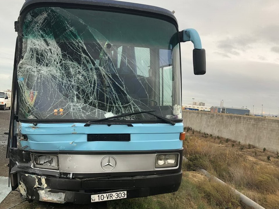 В Баку столкнулись два автобуса – ФОТО