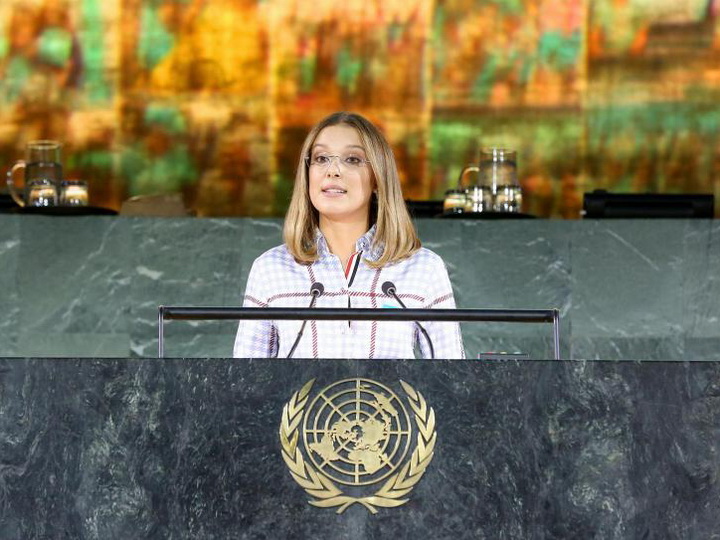 Звезда сериала «Очень странные дела» рассказала на саммите ООН о травле и издевательствах в школе - ФОТО - ВИДЕО