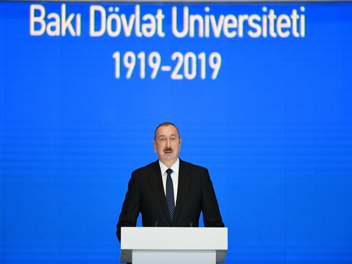 İlham Əliyev Bakı Dövlət Universitetinin 100 illik yubileyi münasibətilə keçirilən mərasimdə iştirak edib – FOTO – YENİLƏNİB