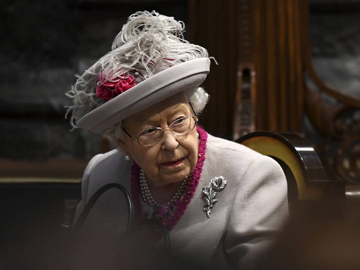 СМИ: Елизавета II может отречься от престола в пользу принца Чарльза