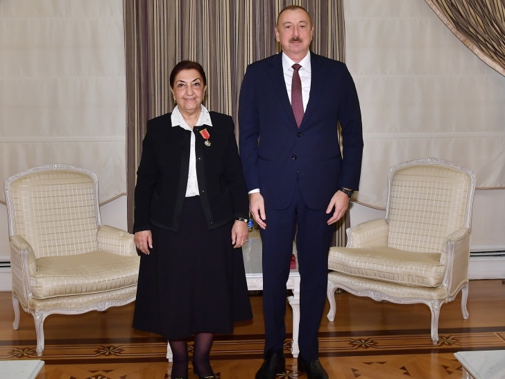 Президент Ильхам Алиев вручил Диляре Сеидзаде орден «Шараф» - ФОТО