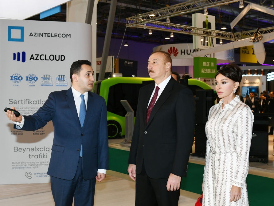 Президент Ильхам Алиев ознакомился с выставкой Bakutel 2019 - ФОТО