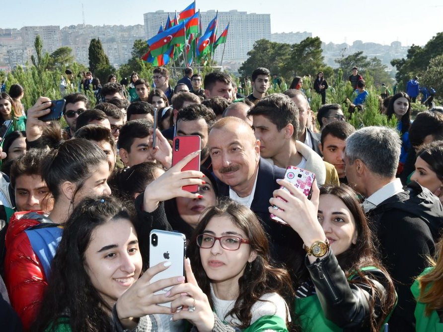 Ильхам Алиев: «Мы должны уважать женщин, беречь, защищать их»