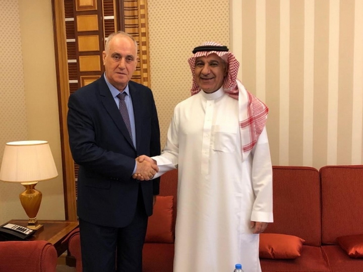 Министр информации Саудовской Аравии встретился с председателем Правления АЗЕРТАДЖ, членом Исполнительного совета UNA Асланом Аслановым