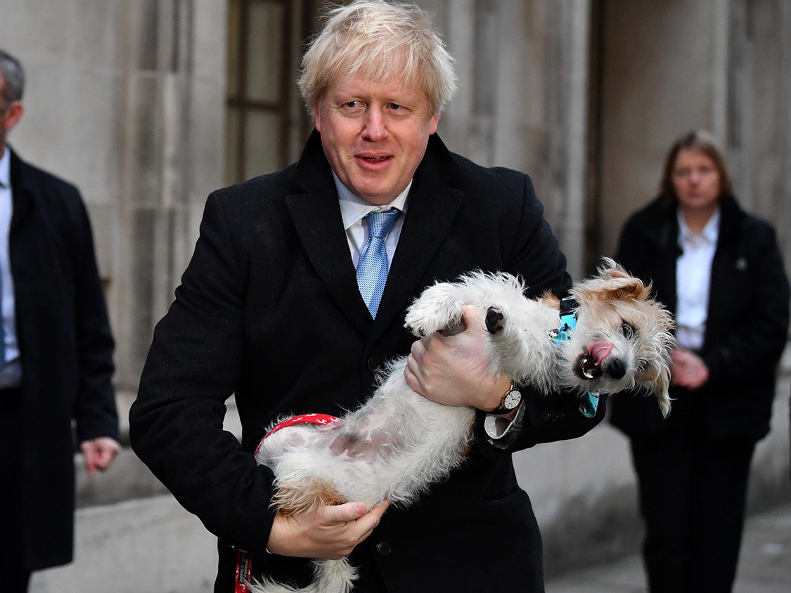 Борис Джонсон пришел на выборы с собакой - ФОТО