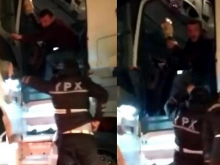 В Баку нарушитель за рулем грузовика отбивался от полицейских протезом - ВИДЕО
