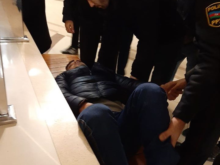 На станции «Азадлыг» молодой парень упал на рельсы – ФОТО