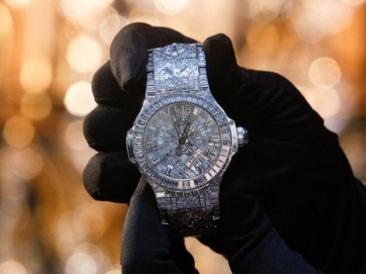 В Баку украли часы марки Rado стоимостью 12 тысяч манатов