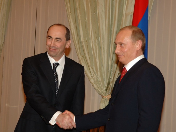 Путин снова поздравил Кочаряна с Новым годом и пожелал ему стойкости