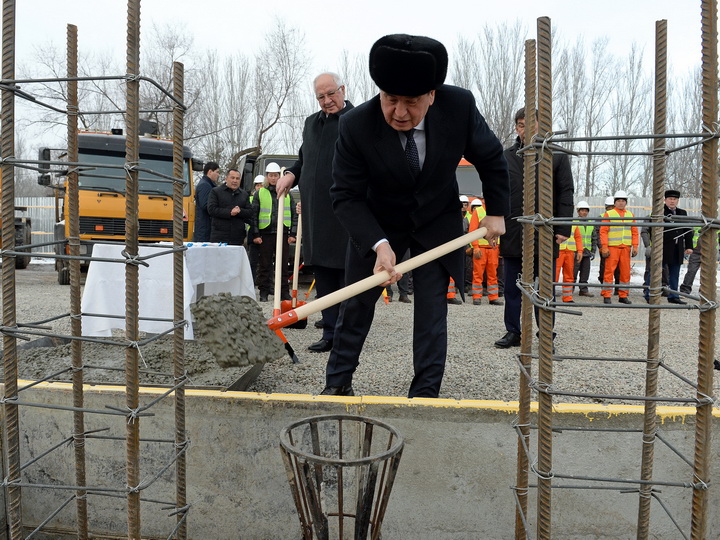 Президент Кыргызстана заложил фундамент Парка дружбы с Азербайджаном - ФОТО