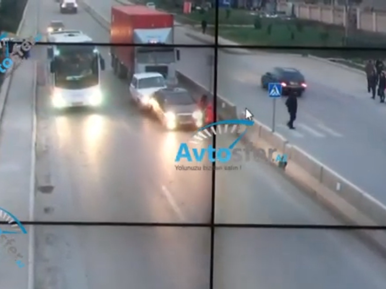 Шокирующее ДТП в Баку: Трейлер спровоцировал цепную аварию, мать с дочкой отбросило в бетонный отбойник – ВИДЕО