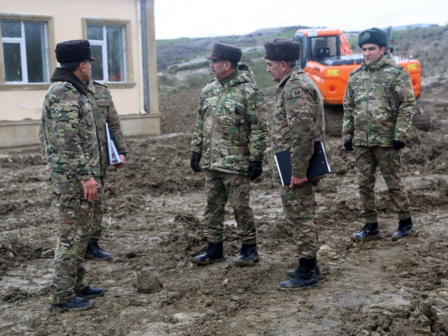 Министр обороны осмотрел военные объекты, на которых завершаются строительные работы - ФОТО