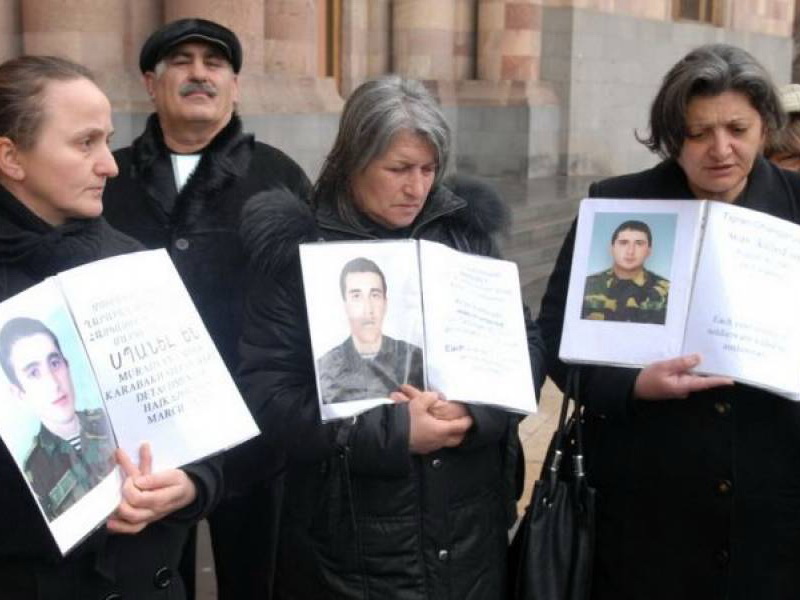 Родители погибших в небоевых условиях армянских солдат вновь проводят акцию протеста