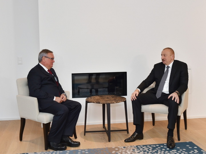 Президент Ильхам Алиев встретился в Давосе с президентом – председателем правления Банка ВТБ