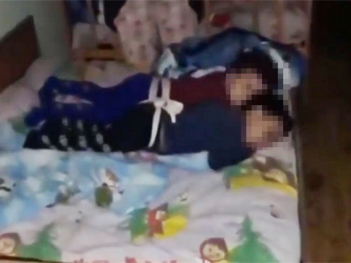 «В Азербайджане двух брошенных детей привязали друг к другу в детдоме»: Реакция Минздрава - ФОТО
