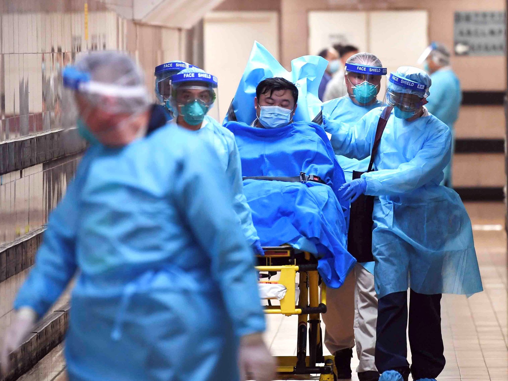 Число жертв коронавируса в Китае выросло до 106 человек
