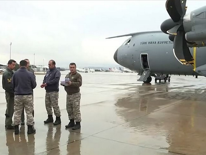 Самолет с эвакуированными из Уханя турецкими и азербайджанскими гражданами скоро вылетит в Турцию