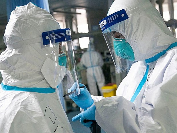 В Китае сообщили о резком росте числа умерших от коронавируса