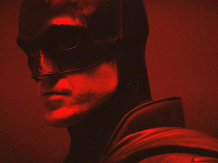 Роберт Паттинсон примерил костюм Бэтмена и был жестко раскритикован фанатами - ВИДЕО