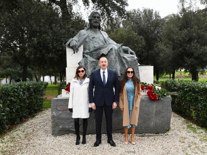Президент Ильхам Алиев посетил в Риме памятник гениальному азербайджанскому поэту и мыслителю Низами Гянджеви - ФОТО