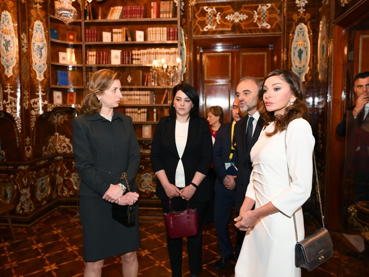 Первая леди Азербайджана Мехрибан Алиева ознакомилась с Квиринальским дворцом Италии - ФОТО