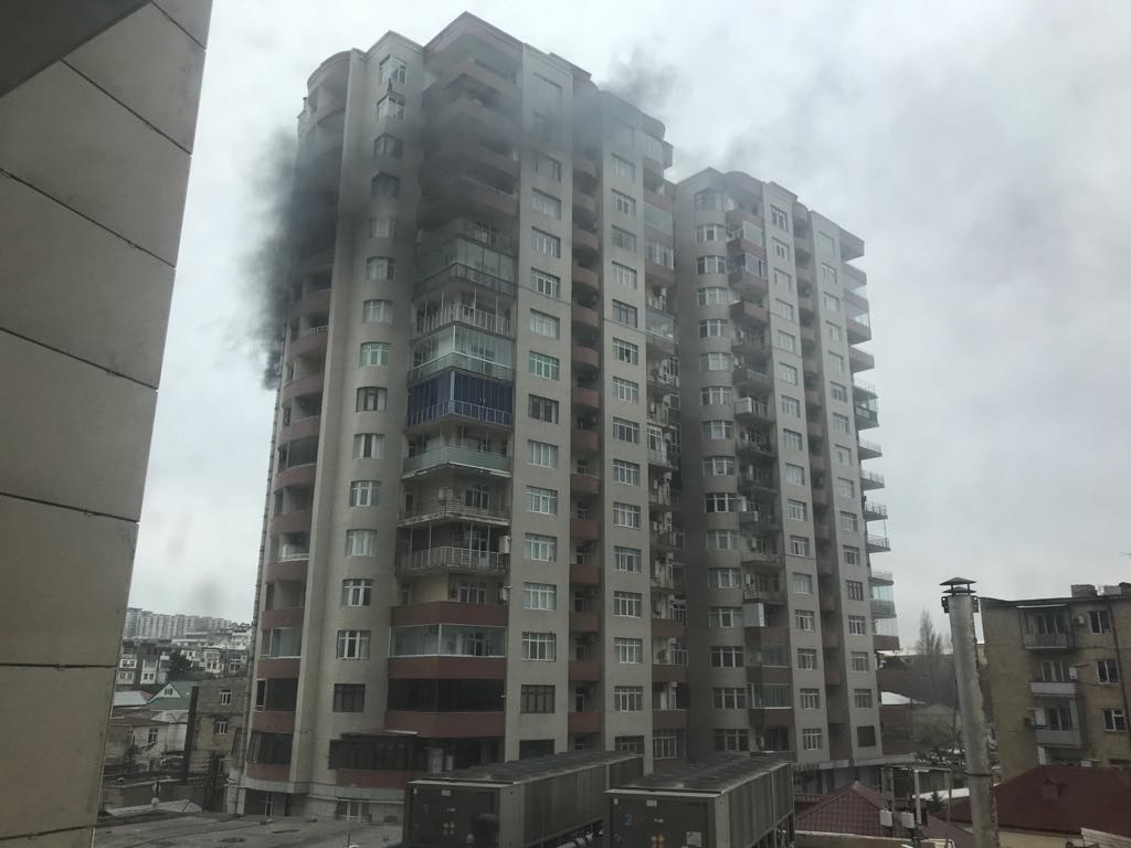 Полностью потушен пожар в бакинской новостройке – ФОТО – ВИДЕО – ОБНОВЛЕНО