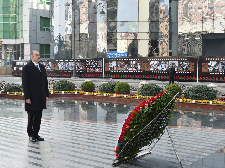 Prezident İlham Əliyev Xocalı abidəsini ziyarət edib – FOTO – YENİLƏNİB