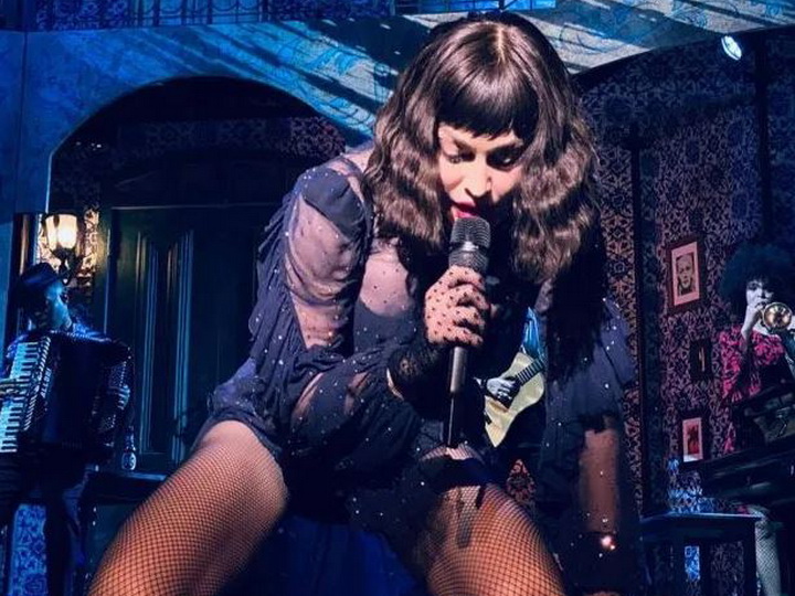 «Сломанная кукла»: 61-летняя Мадонна упала и расплакалась во время концерта – ФОТО