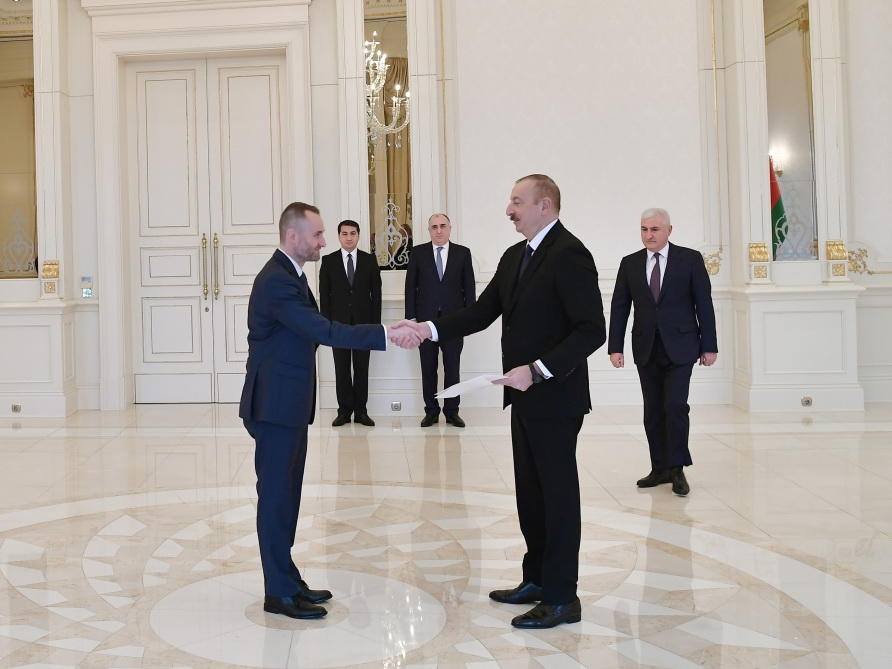 Президент Ильхам Алиев принял верительные грамоты посла Польши - ФОТО