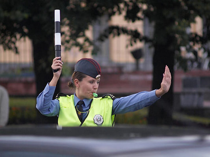 Azərbaycan xanımlarının yol polisi olmasına nə mane olur?