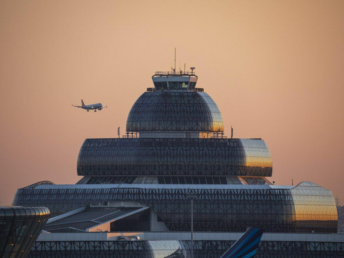 Баку аэропорт самолет Лондон. AZAL Terminal. 8 Июня 2021 летать самолёт Баку Азербайджан аэропорт Гейдар Алиев. AZAL destinations.