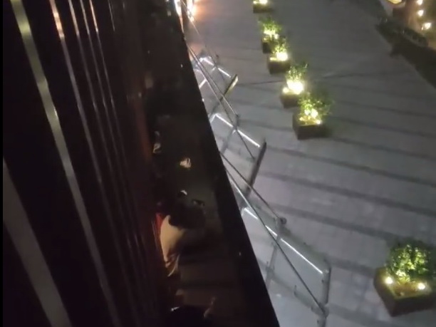 Находящиеся на карантине в Лянкяране люди поют гимн Азербайджана на балконах – ВИДЕО