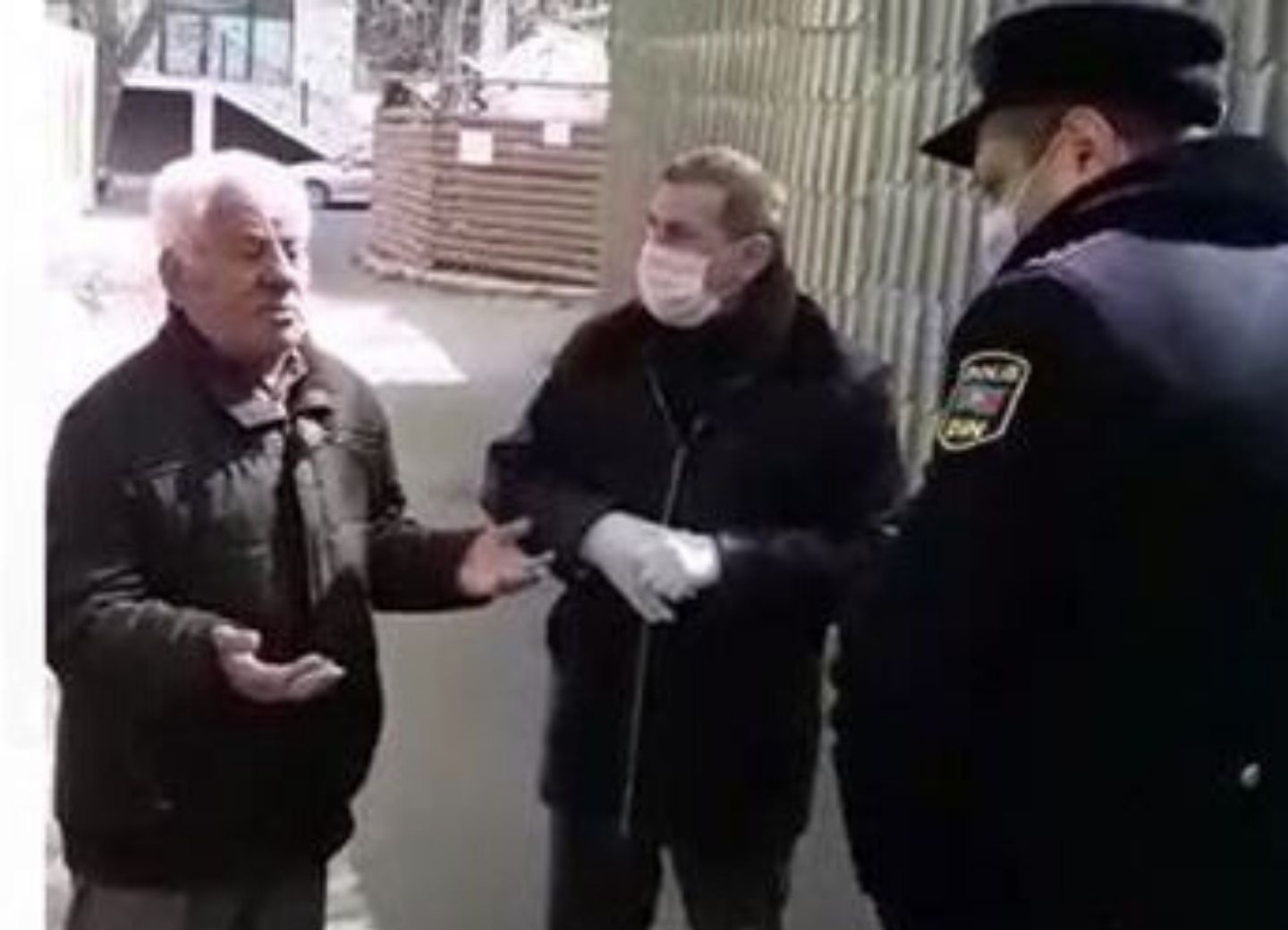 Народного артиста Азербайджана, нарушившего карантин, остановила полиция – ВИДЕО