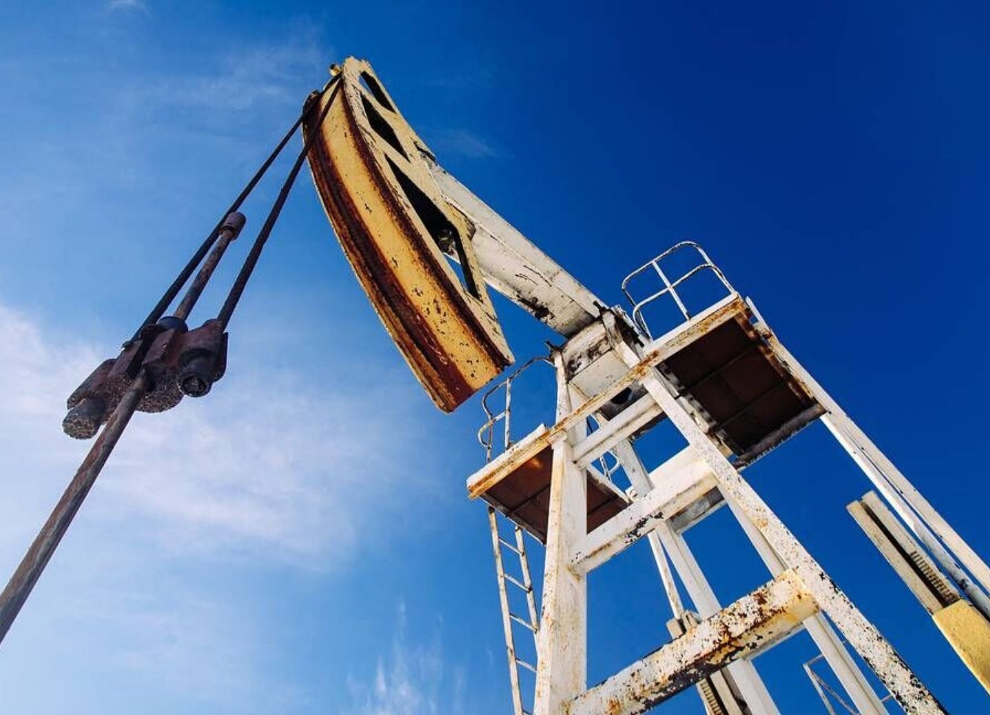 Цена нефти Brent упала ниже $25 за баррель 