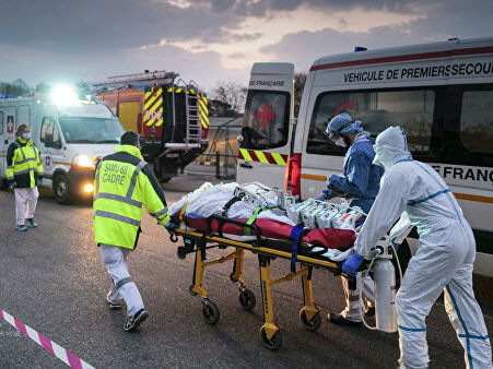 Число жертв коронавируса во Франции выросло до 2606 человек
