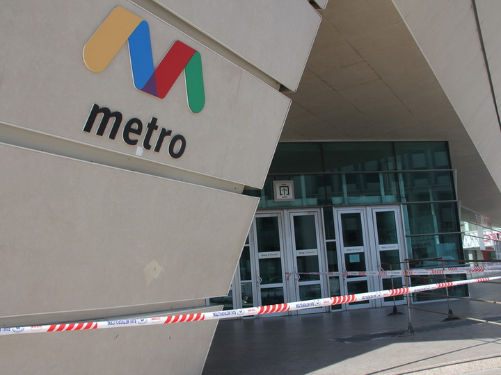 В Баку ограничили движение пассажиров у входов на станции метро - ФОТО